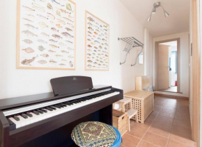 Play Piano with seaview